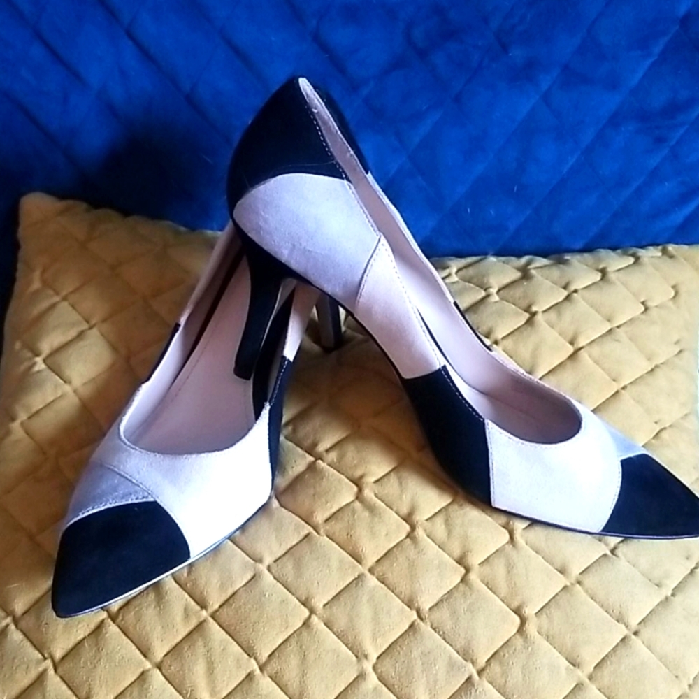 BCBG Suede Stilletto Pumps 9M NEW